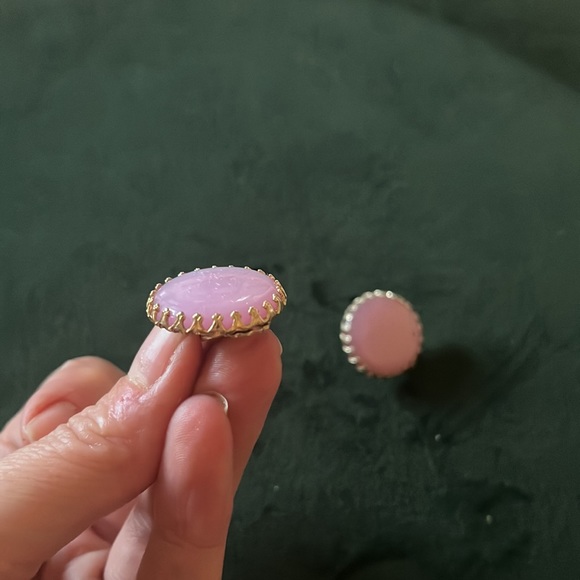 Vintage clip on earring - Picture 2 of 3